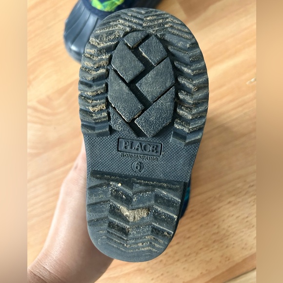 Place Winter Boots - Picture 5 of 6